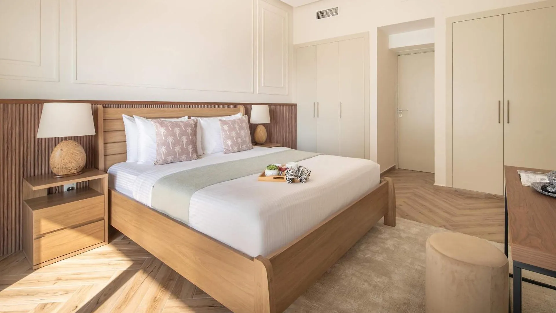 Frank Porter - Escan Tower Dubai 0*,
