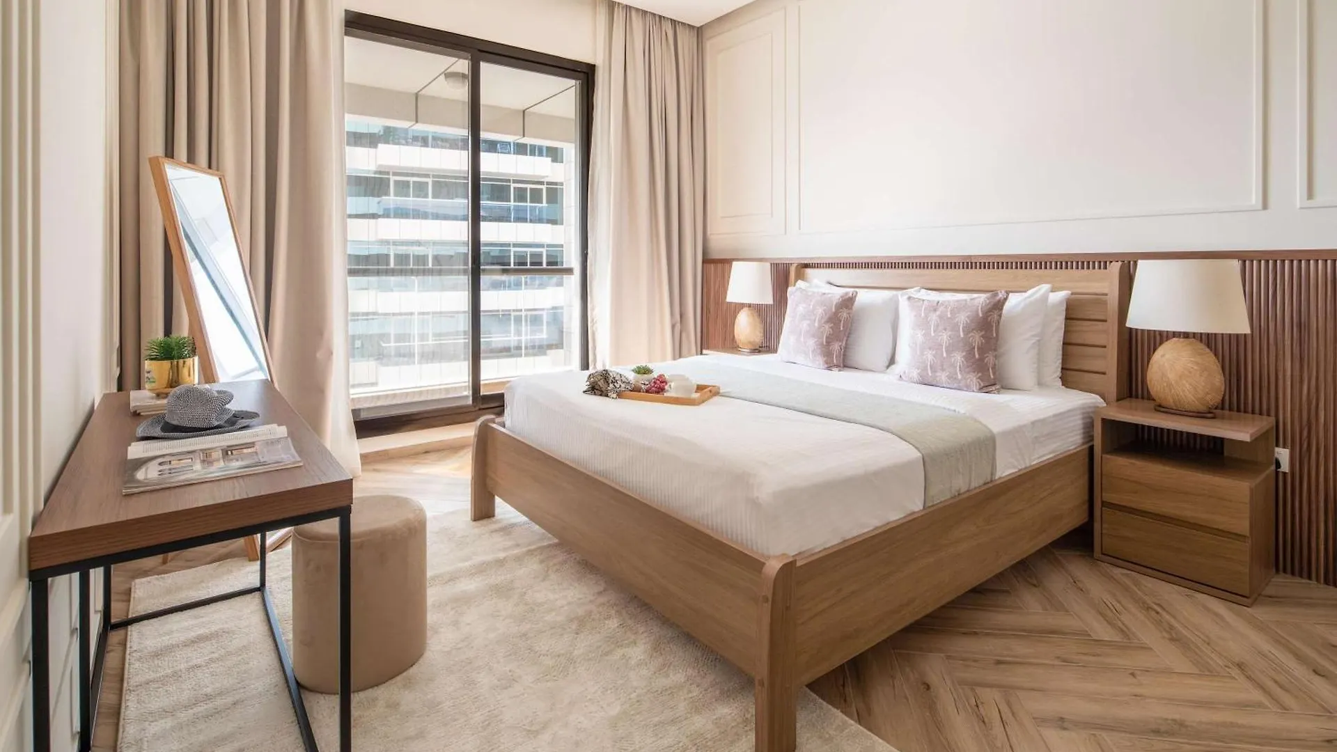 Frank Porter - Escan Tower Dubai 0*,