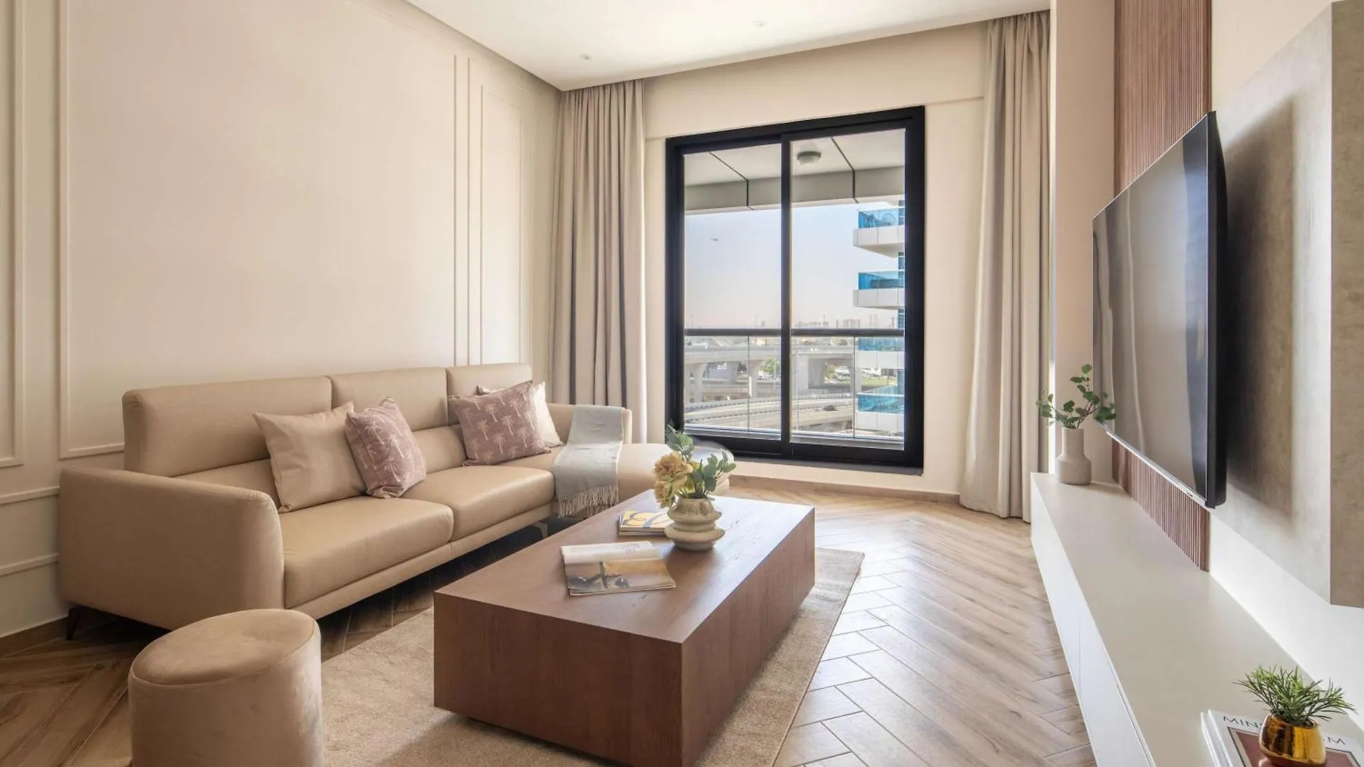 Frank Porter - Escan Tower Dubai Apartment